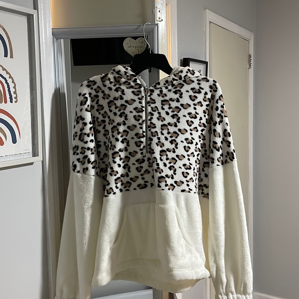 super cute and cozy sweater, never worn